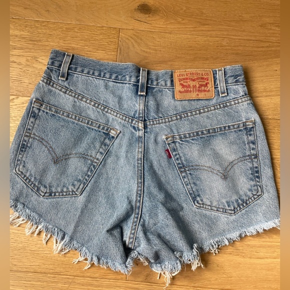 Vintage Levis 501 cut off jean shorts - Picture 6 of 7